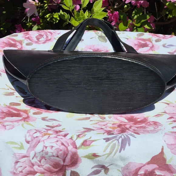 LOUIS VUITTON SAINT JACQUES Textured TOTE - Picture 12 of 16